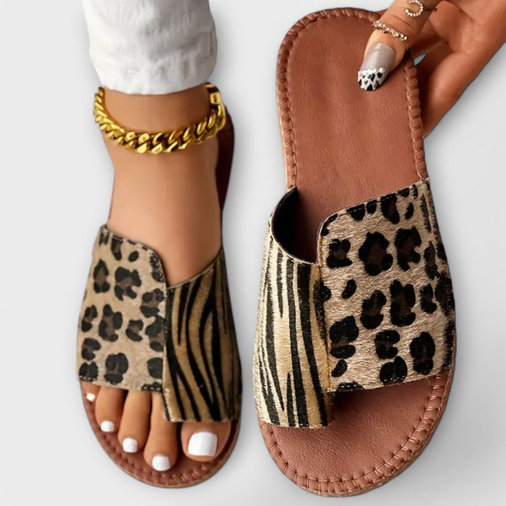 Chics mules bicolores avec motif léopard