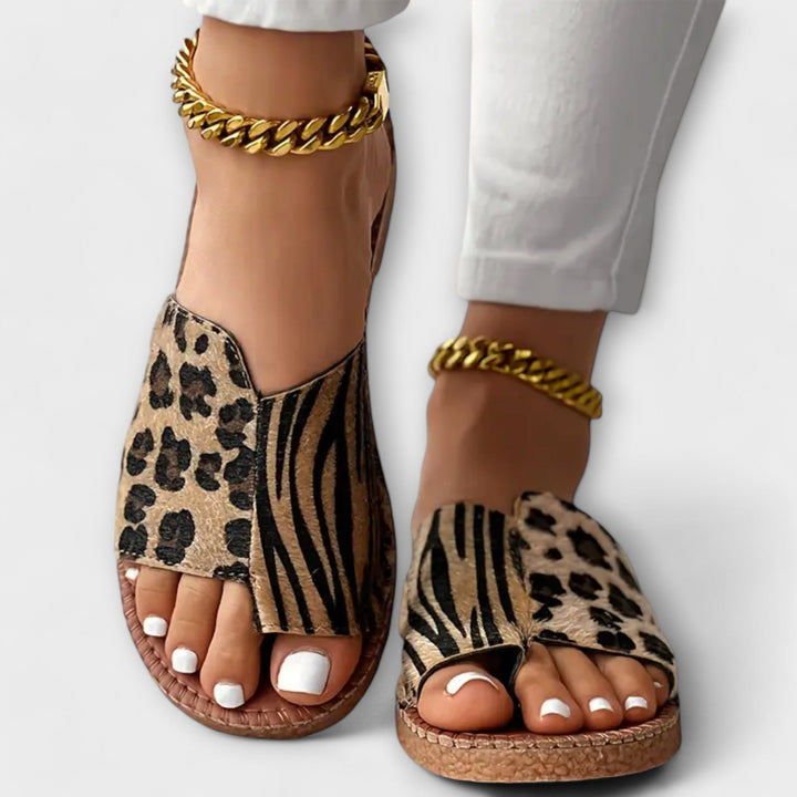 Chics mules bicolores avec motif léopard