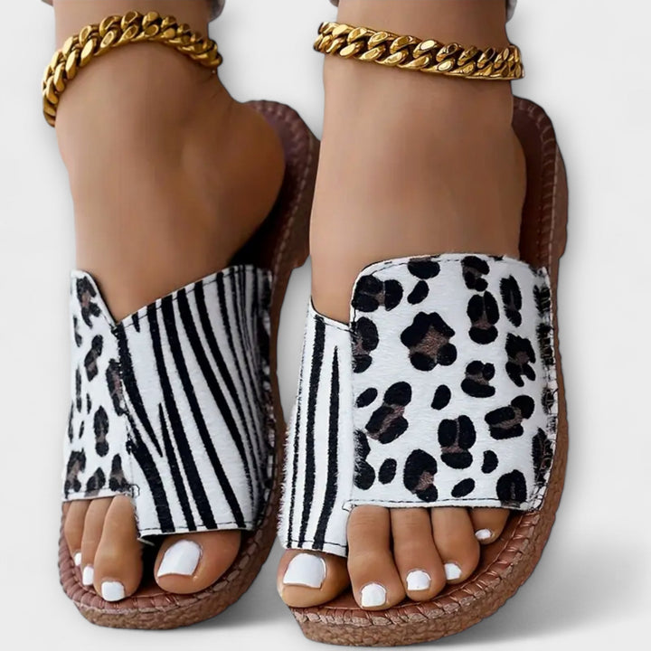 Chics mules bicolores avec motif léopard