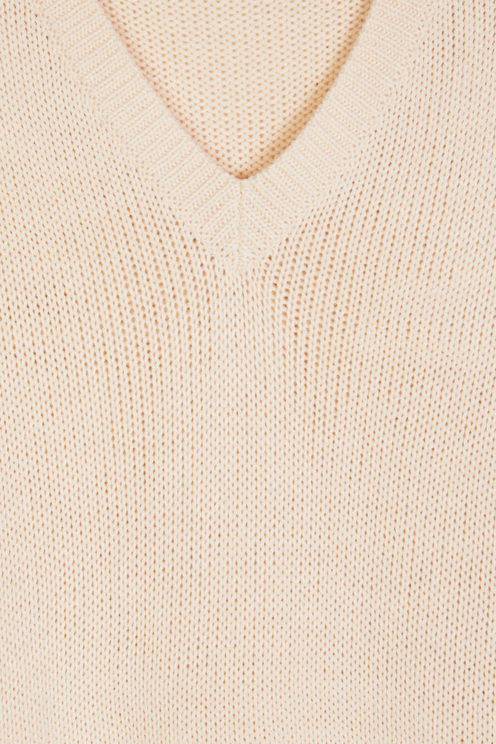 V-NECK VEST